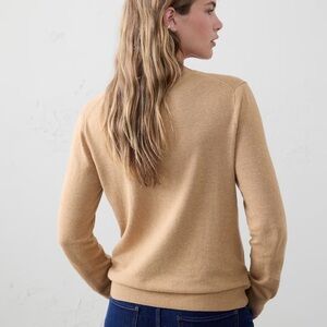 Banana Republic Factory V-Neck Sweater tan beige neutral Sz Small